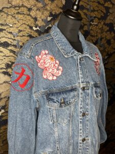 la veste tatouée veste en jean brodée